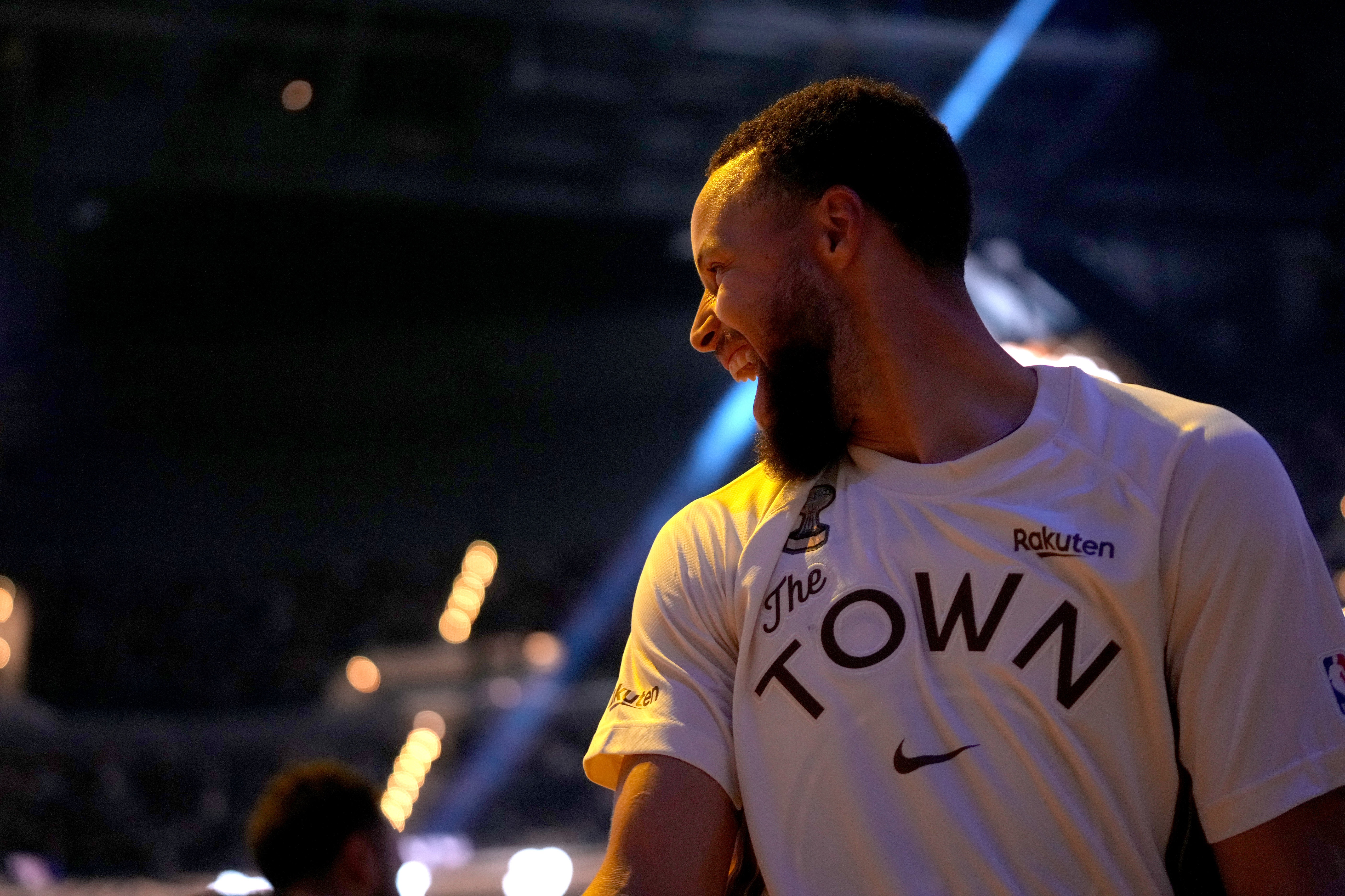 开云-球鞋自由球员！麦迪：库里不需要依靠别的品牌 他自己就是品牌