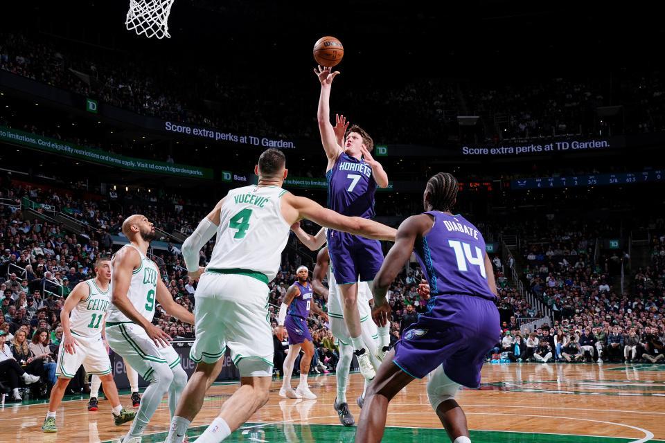 开云平台-19战16胜,黑马29分大胜东部第二!4号秀平乔丹神纪录+4换2淘到宝